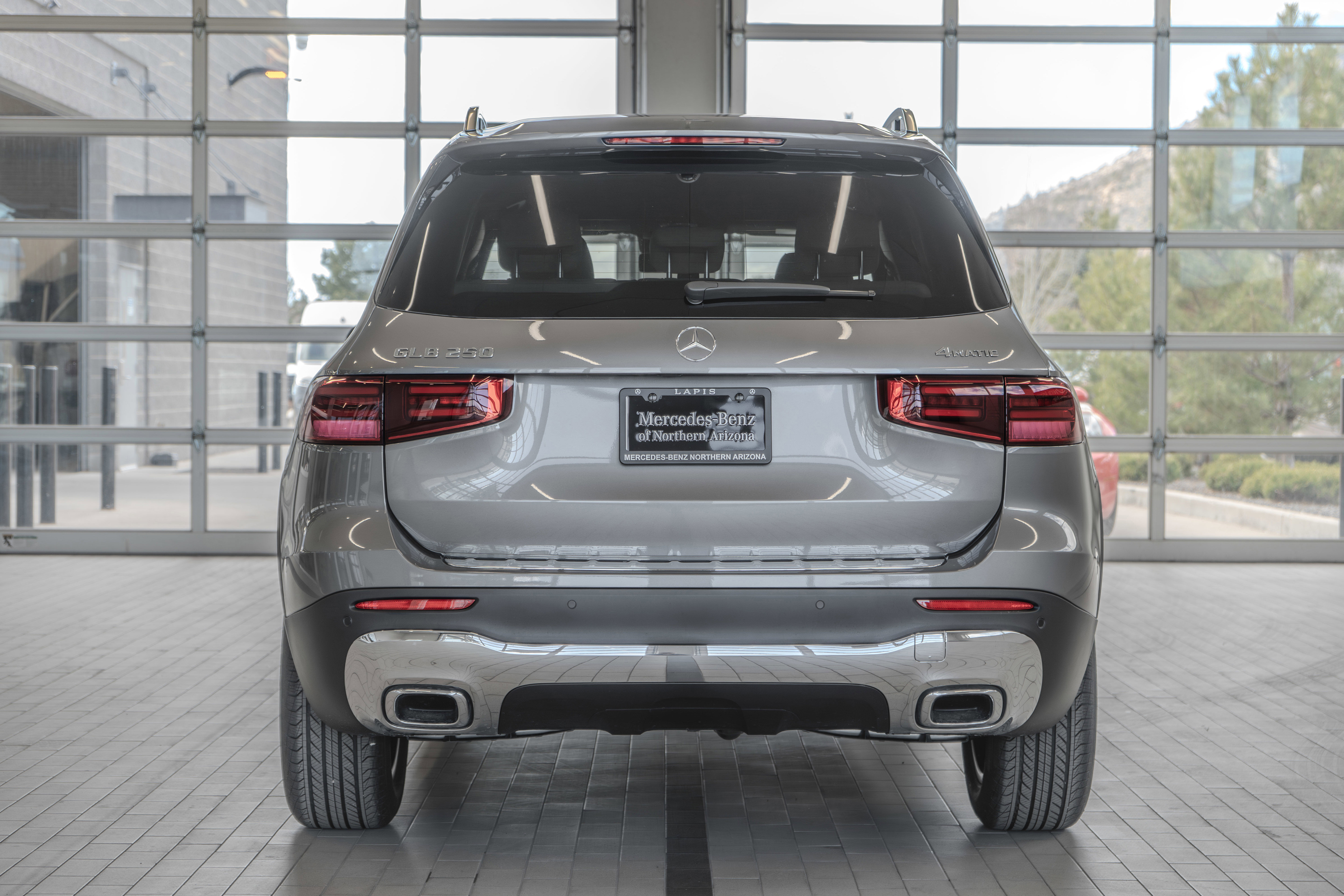 Used 2025 Mercedes-Benz GLB 250 4MATIC image 14