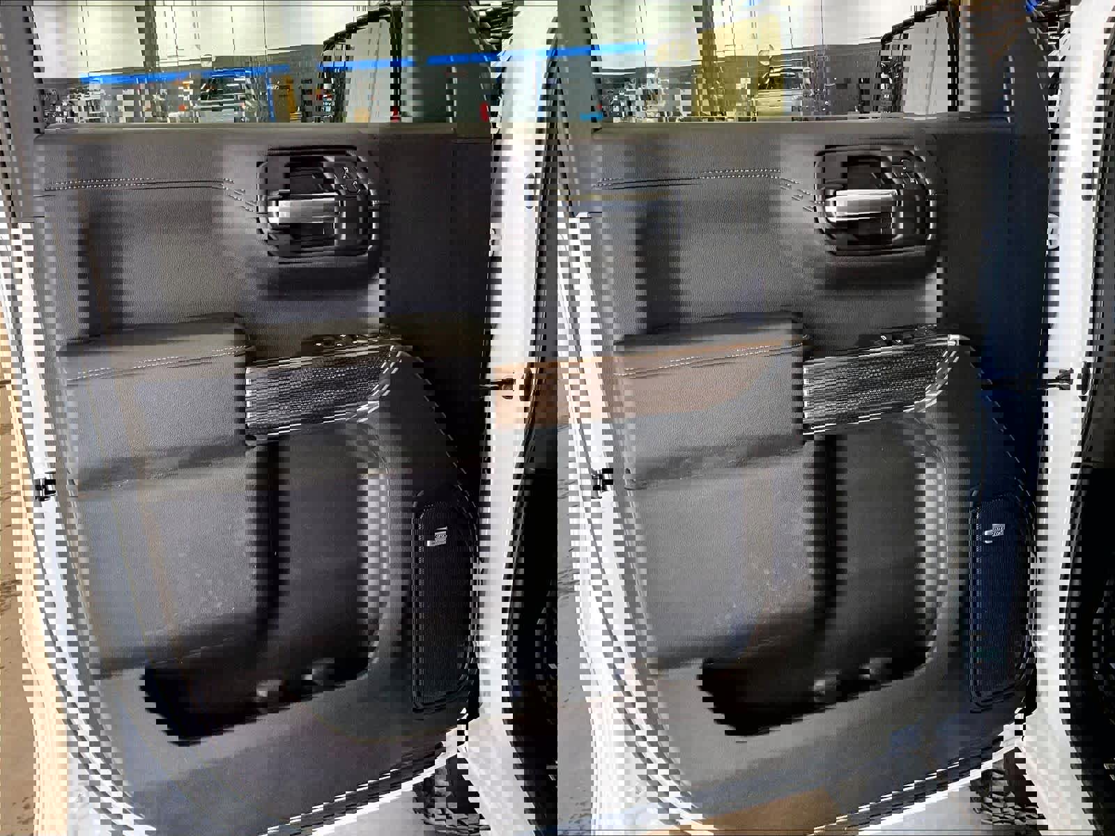 Used 2020 Chevrolet Silverado 1500 LT Trail Boss image 9