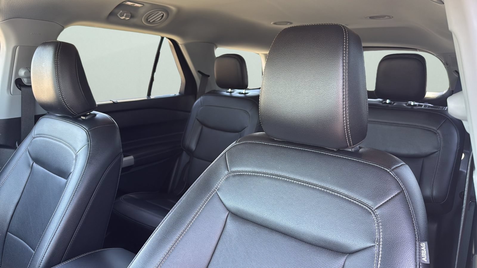Used 2024 Ford Explorer Limited RWD image 6