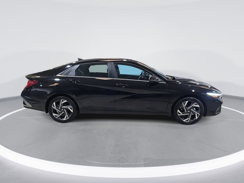 New 2026 Hyundai Elantra Limited image 4