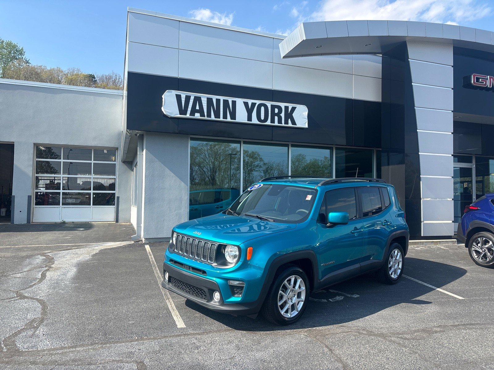 Used 2019 Jeep Renegade Latitude image 1