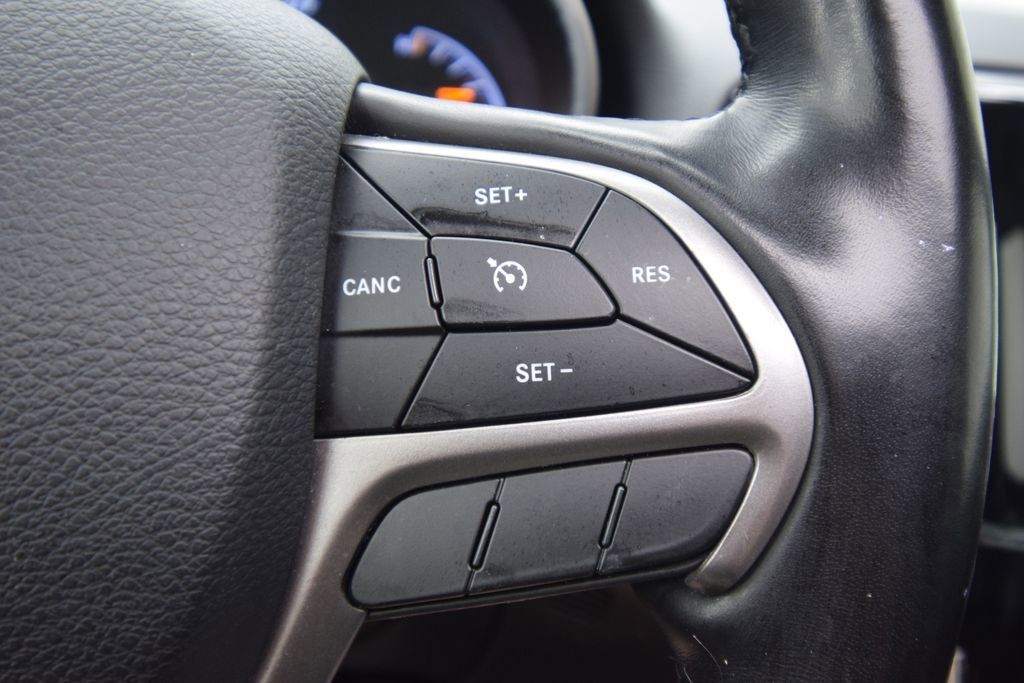 Used 2020 Jeep Grand Cherokee Altitude AWD/4WD image 34