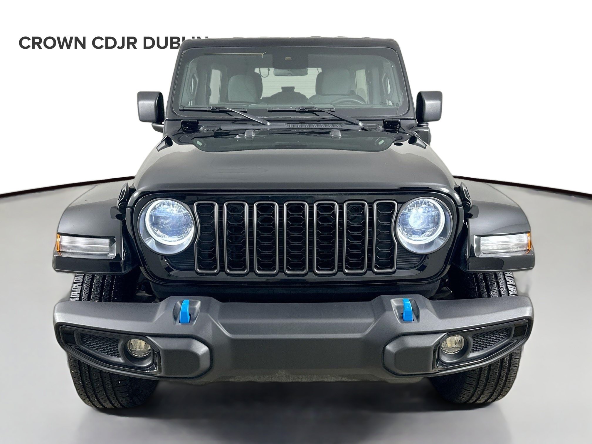 Used 2024 Jeep Wrangler Unlimited w/ Convenience Group AWD/4WD image 2