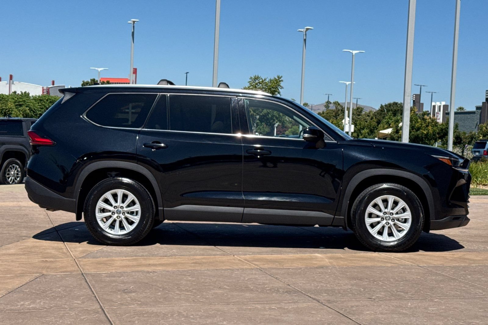 Certified 2024 Toyota Grand Highlander AWD image 3