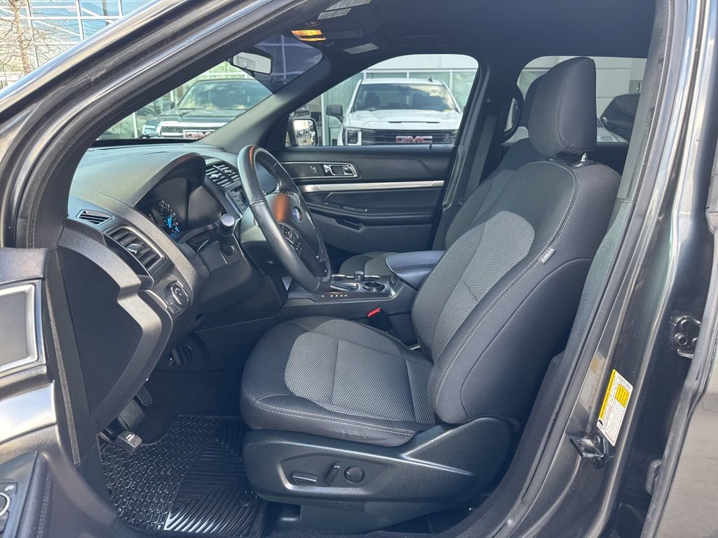Used 2019 Ford Explorer XLT image 15