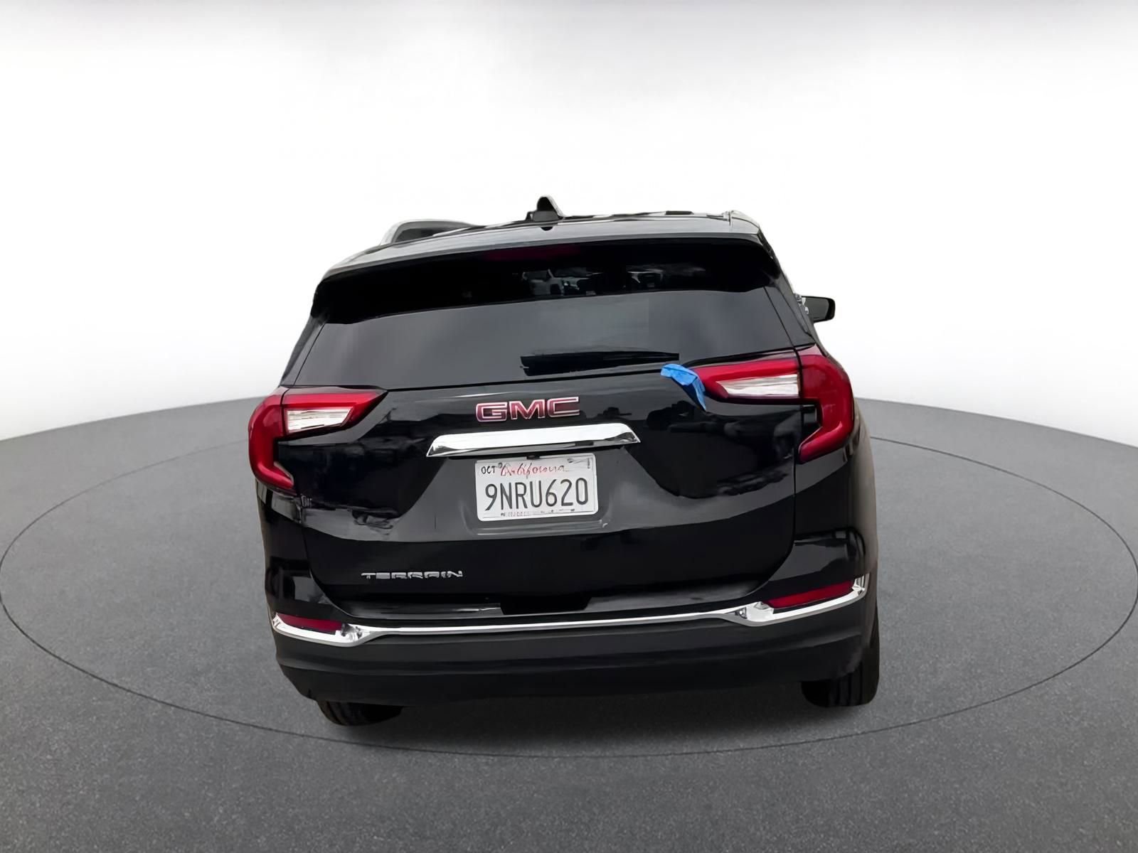 Used 2024 GMC Terrain SLT image 11