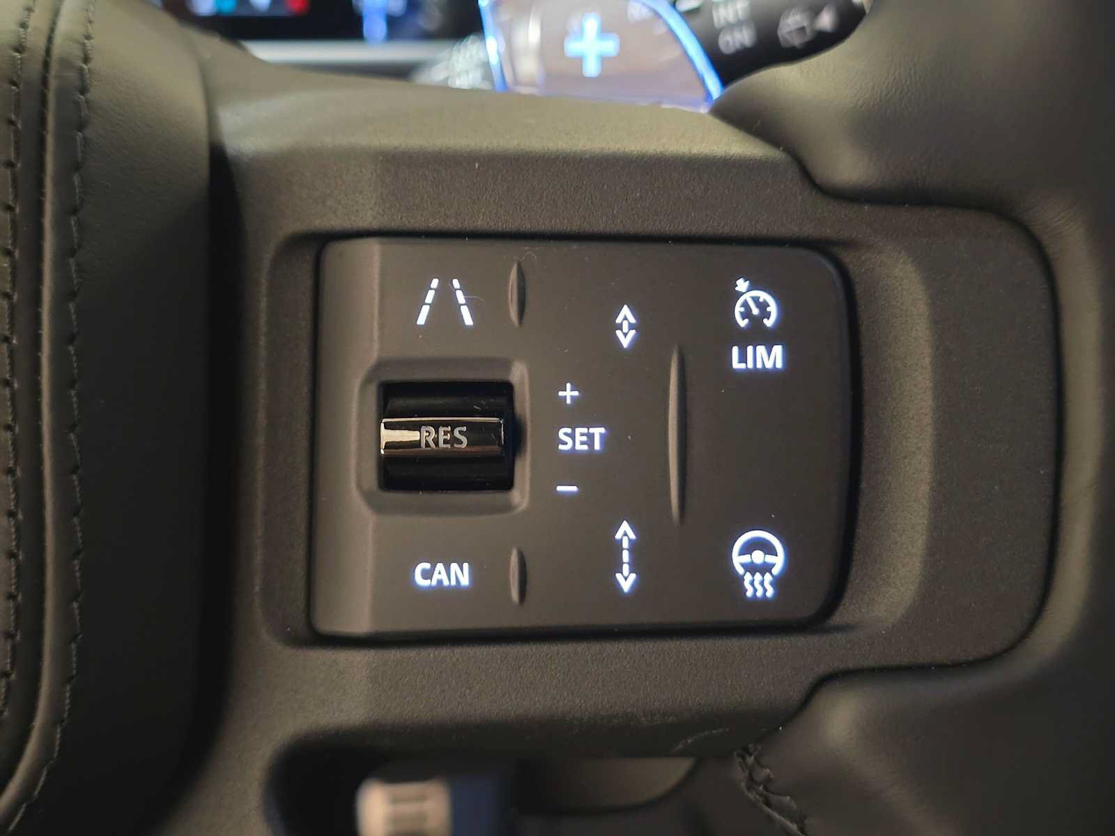 New 2026 Land Rover Defender 110 OCTA AWD/4WD image 32