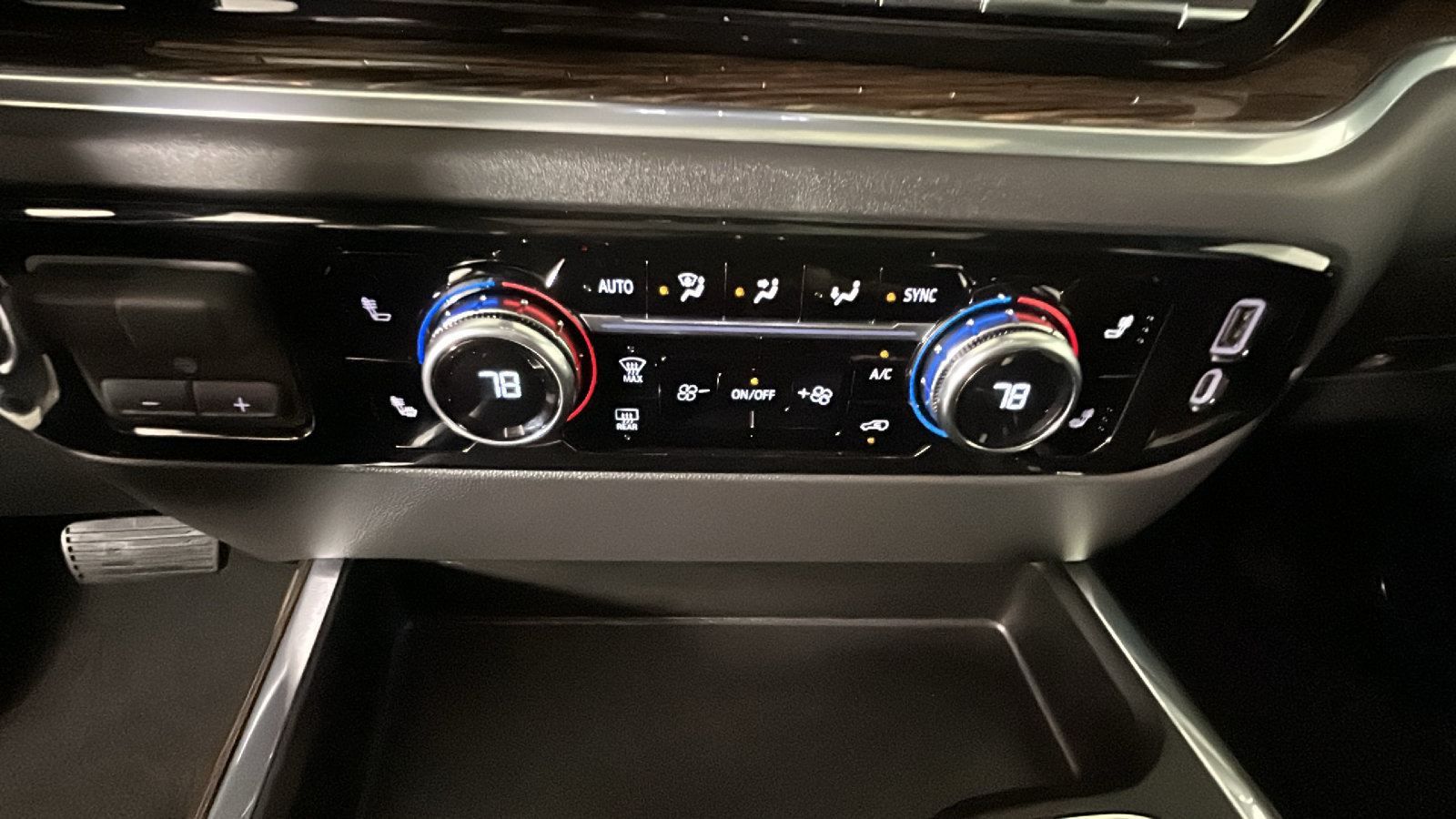 New 2026 GMC Sierra 1500 Elevation w/ Elevation Premium Package AWD/4WD image 26