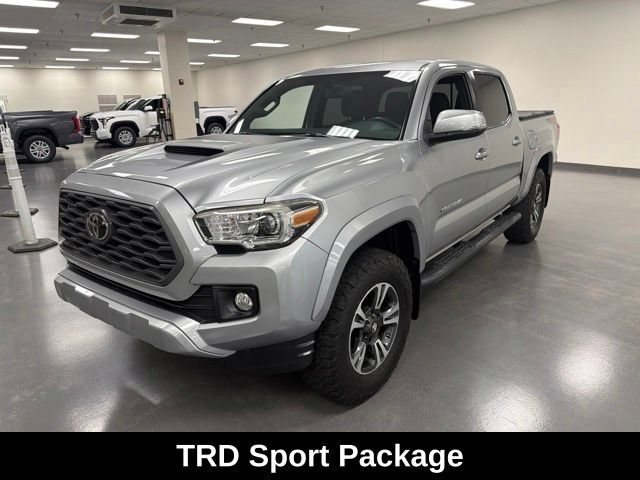 Certified 2017 Toyota Tacoma TRD Sport w/ Tow Package AWD/4WD image 3