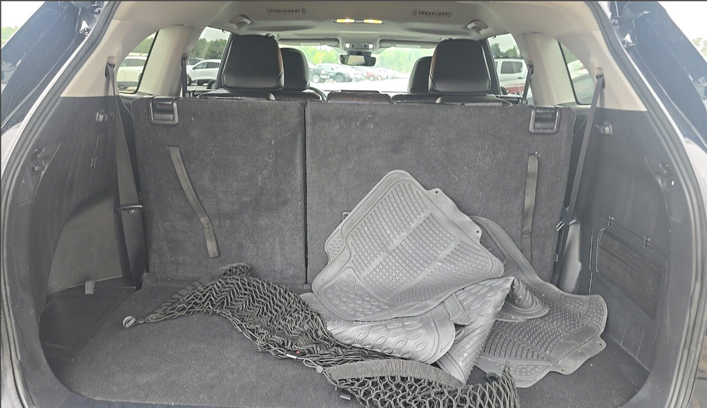 Used 2023 Toyota Highlander XLE FWD image 12