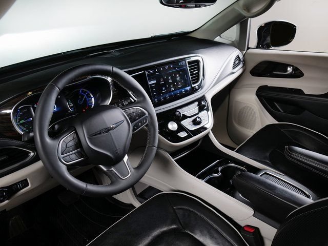 Used 2023 Chrysler Pacifica Limited FWD image 4