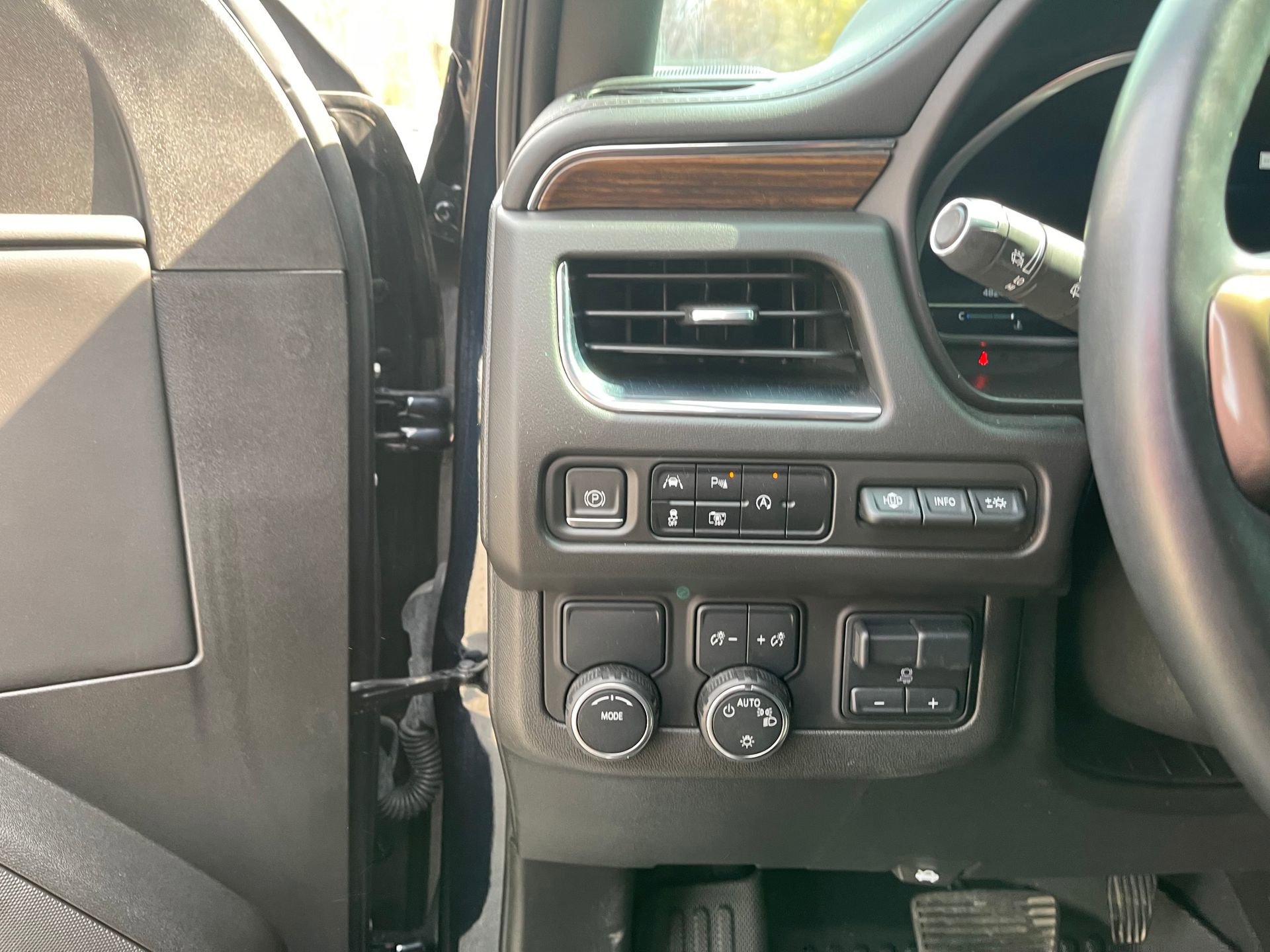 Used 2023 Chevrolet Tahoe High Country w/ Premium Package RWD image 15