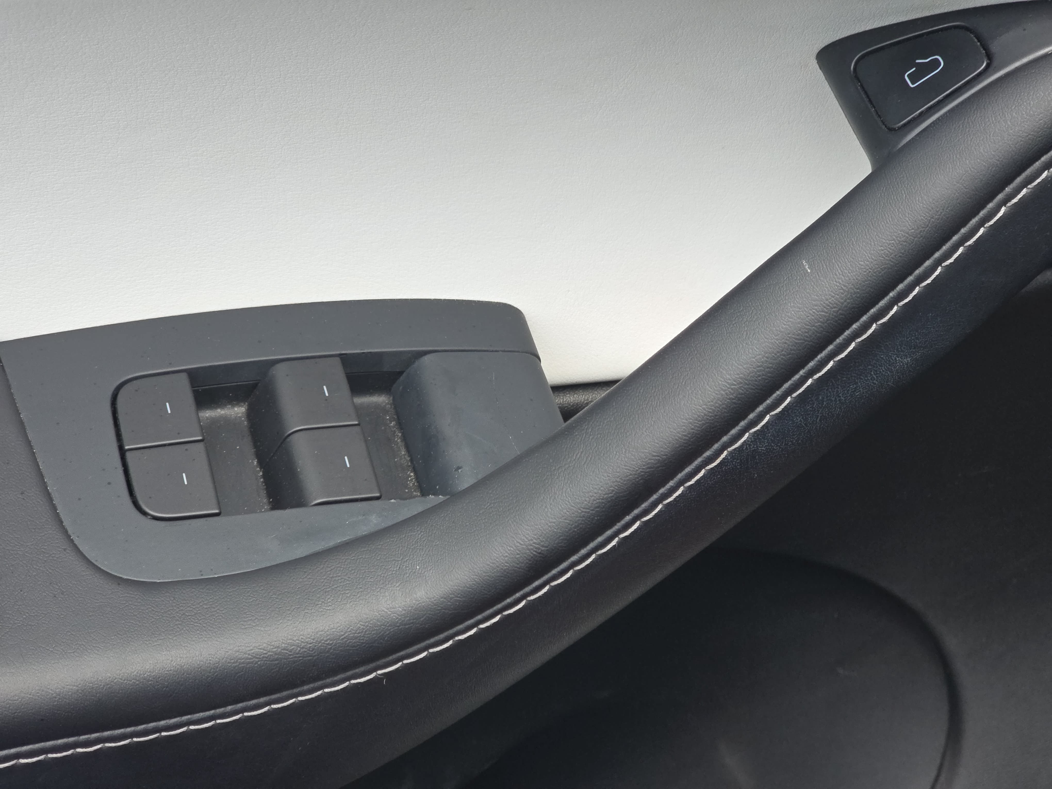Used 2021 Tesla Model Y Long Range AWD/4WD image 26