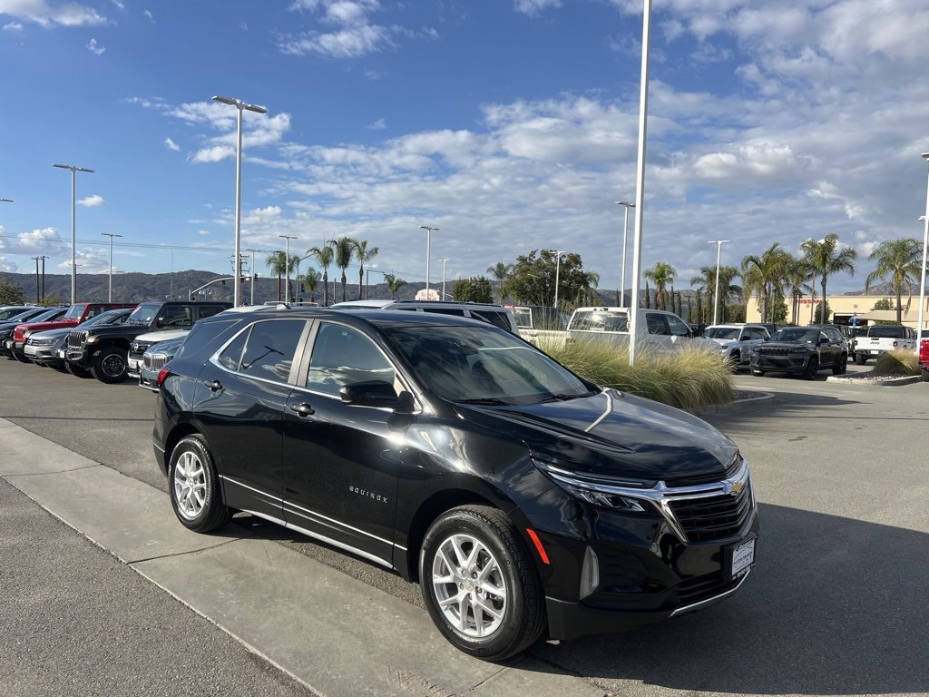 Used 2024 Chevrolet Equinox LT image 2