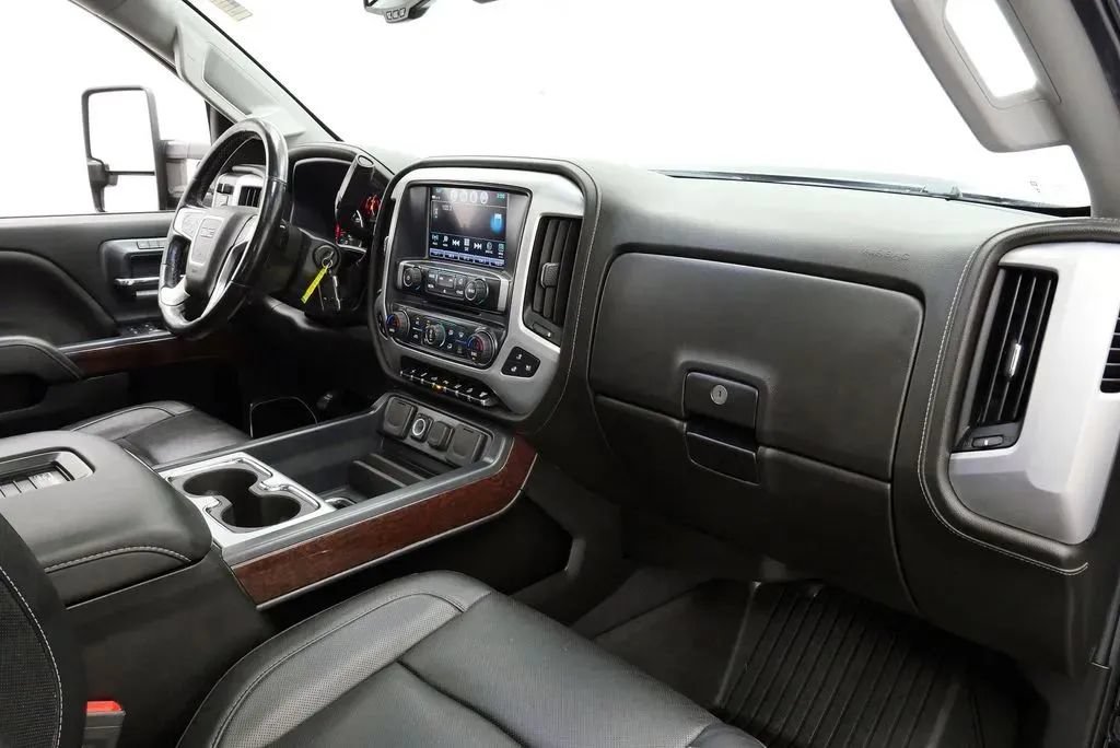 Used 2019 GMC Sierra 2500 SLT w/ Driver Alert Package AWD/4WD image 17