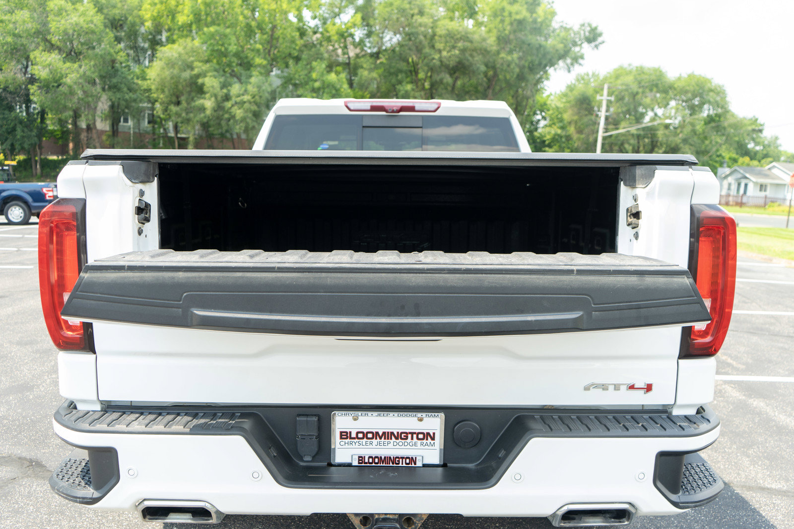 Used 2023 GMC Sierra 1500 AT4 w/ Technology Package AWD/4WD image 9