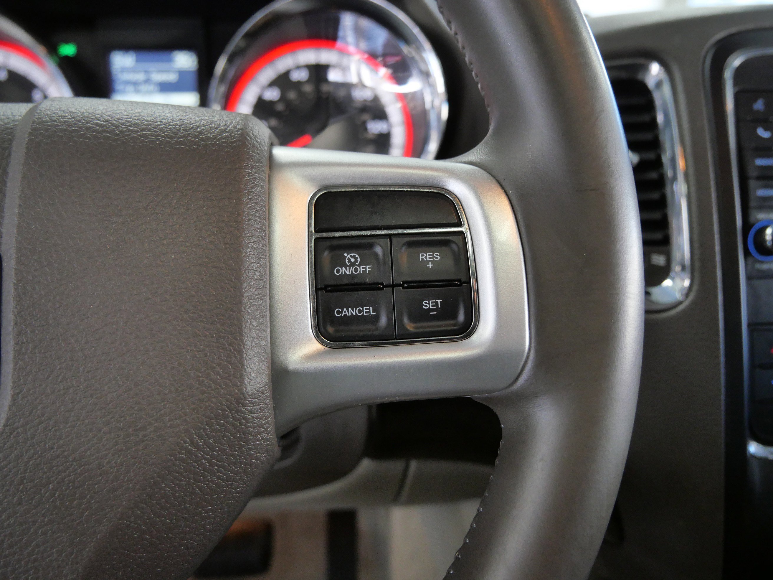 Used 2013 Dodge Durango Crew w/ Crew Convenience Group image 28