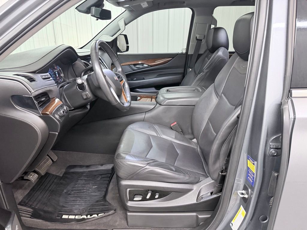 Used 2020 Cadillac Escalade Luxury w/ LPO, Radiant Package AWD/4WD image 10