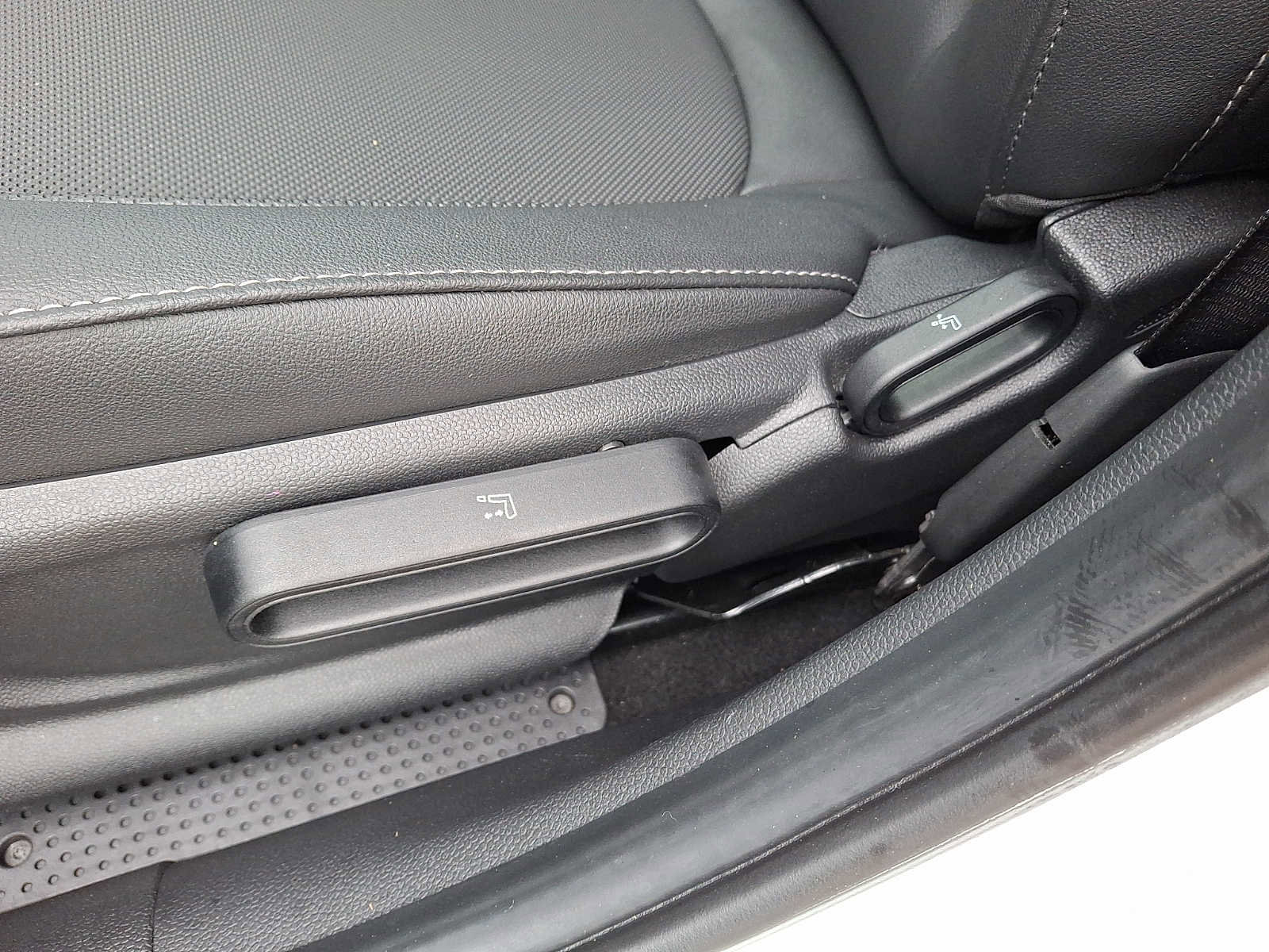 Certified 2023 MINI Cooper 4-Door Hardtop image 13