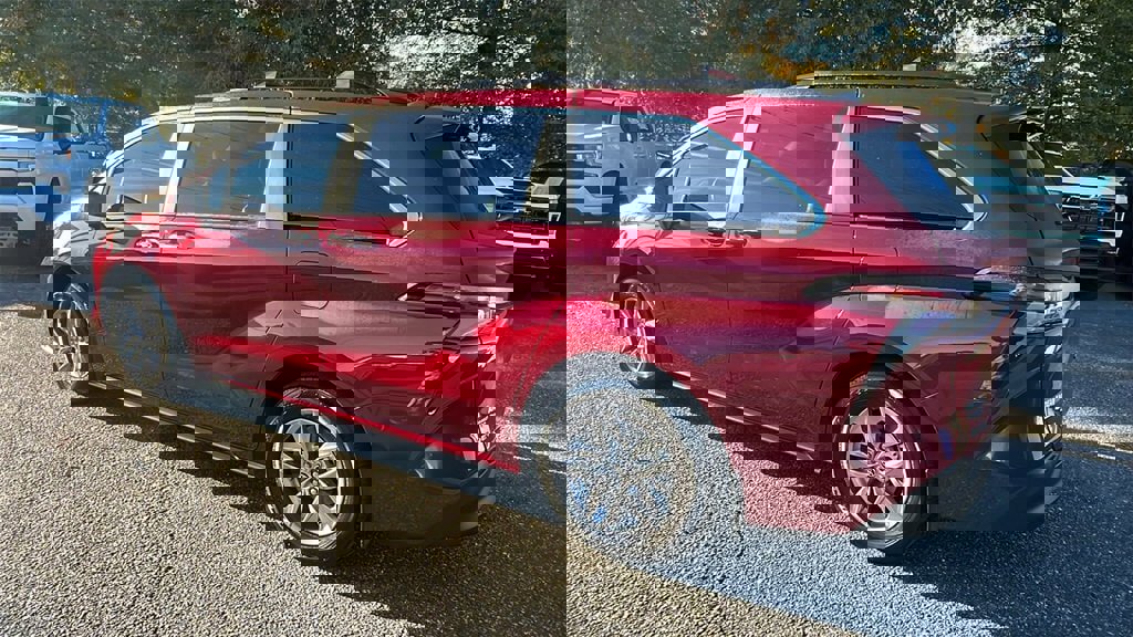 Used 2025 Toyota Sienna XLE image 7