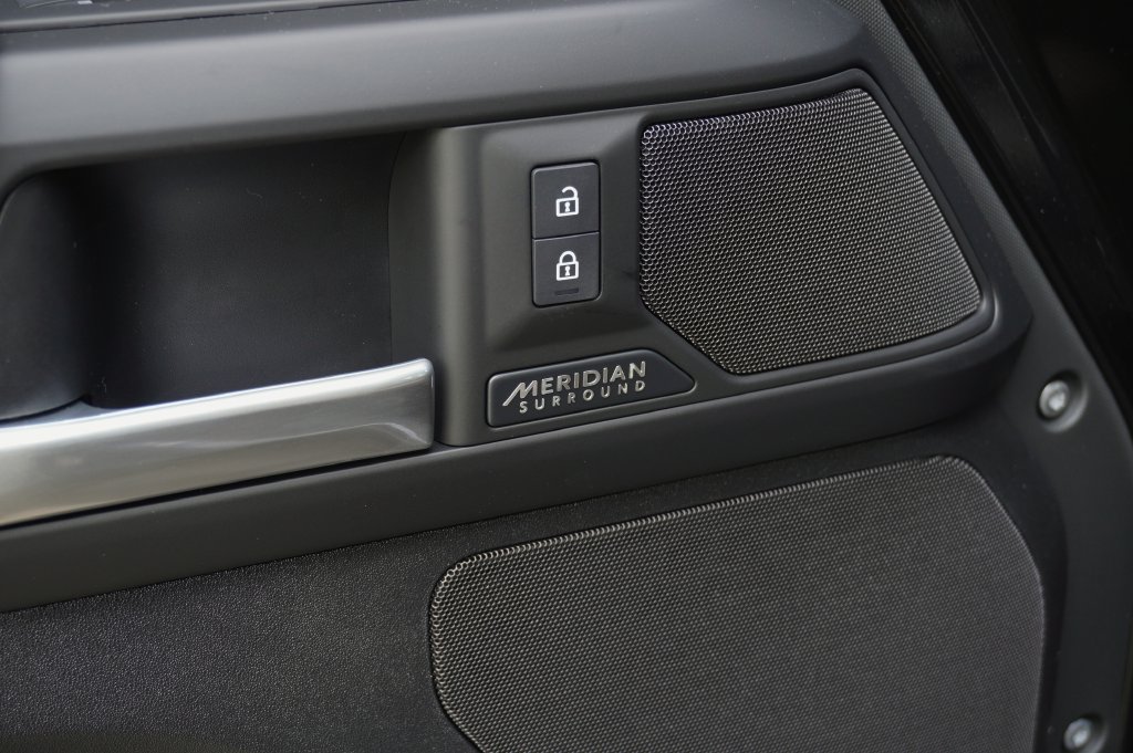 New 2026 Land Rover Defender 110 X-Dynamic SE AWD/4WD image 11