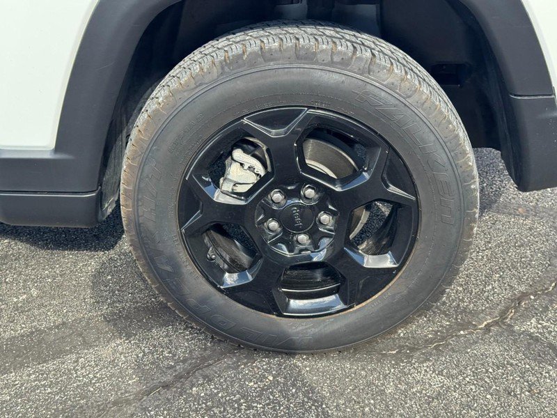 Used 2023 Jeep Compass Trailhawk image 6