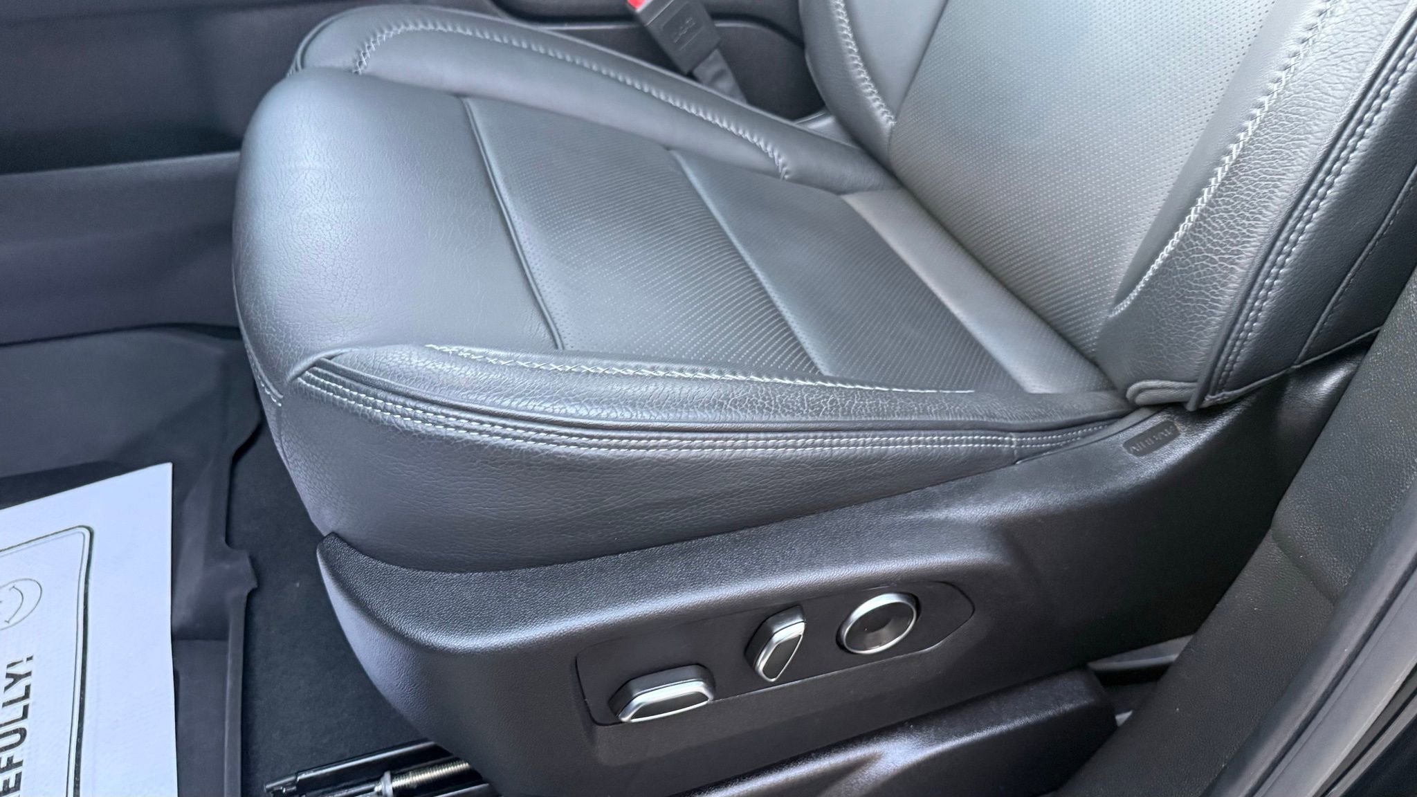 Used 2024 GMC Yukon XL Denali w/ Advanced Technology Package image 38