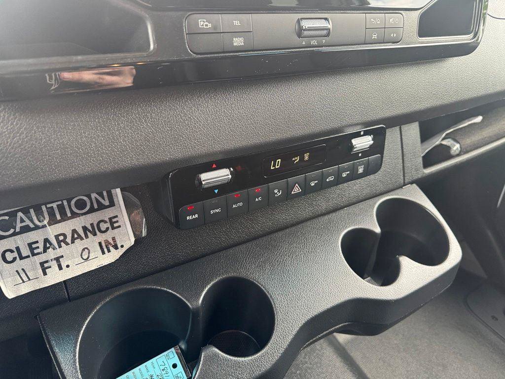 Used 2025 Mercedes-Benz Sprinter 2500 image 19
