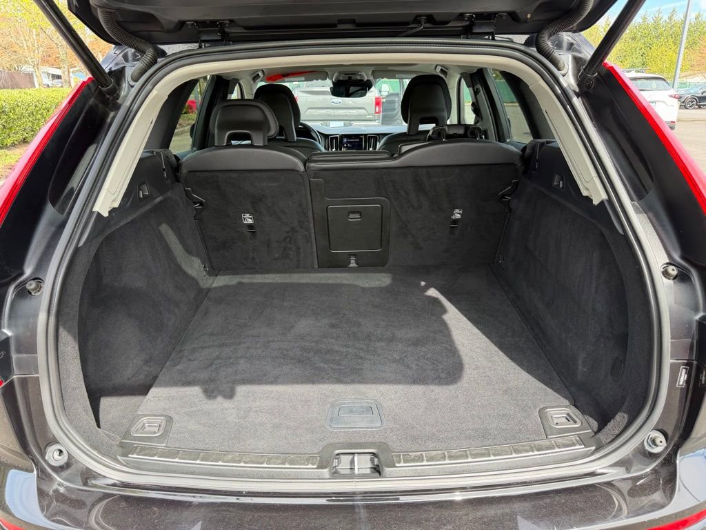 Used 2018 Volvo XC60 T5 Momentum AWD/4WD image 11