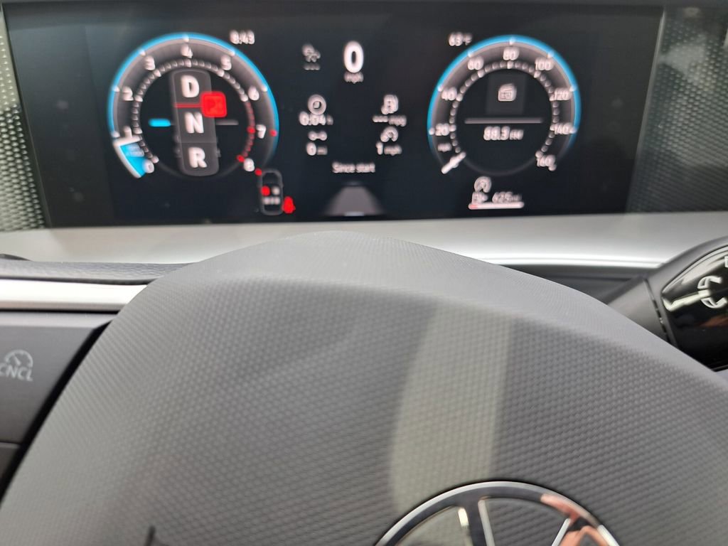 New 2026 Volkswagen Tiguan SE image 12