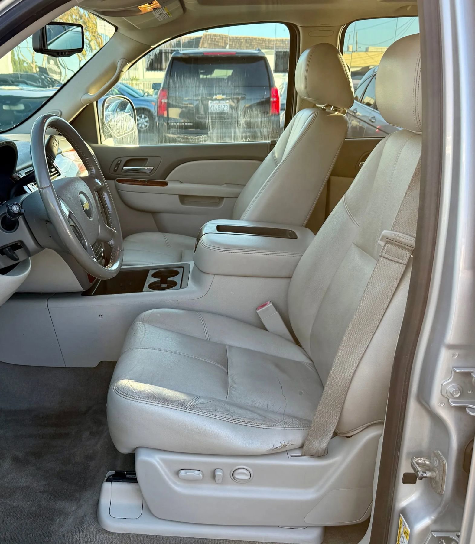 Used 2014 Chevrolet Suburban LT w/ Luxury Package image 12