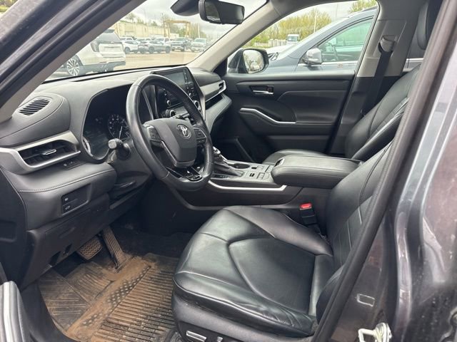 Used 2020 Toyota Highlander XLE AWD/4WD image 14