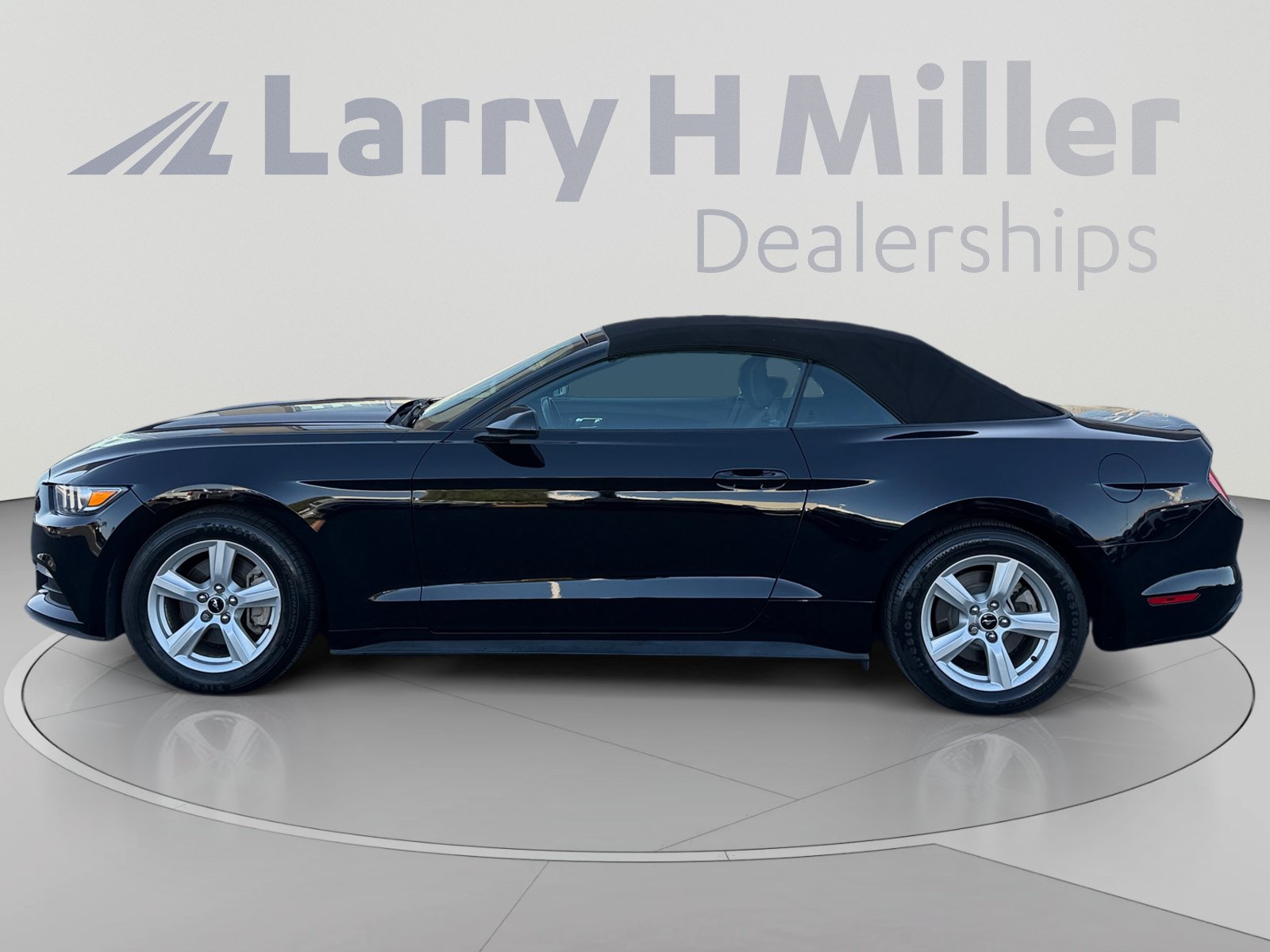 Used 2017 Ford Mustang Convertible RWD image 2