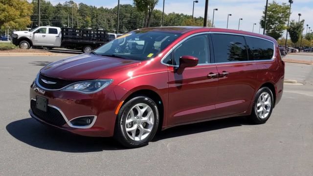 Used 2018 Chrysler Pacifica Touring Plus w/ Tire & Wheel Group FWD image 8