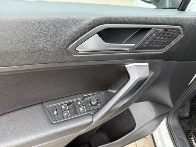 Used 2021 Volkswagen Tiguan SE image 15