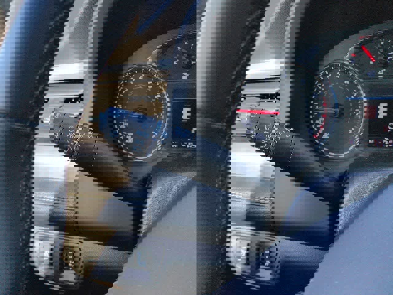 Used 2023 GMC Acadia SLT image 27