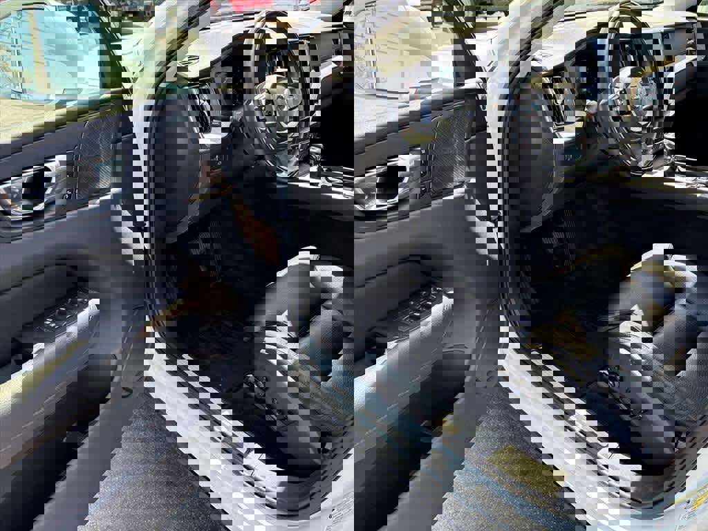 Used 2020 Volvo XC60 T5 Inscription w/ Protection Package Premier image 20