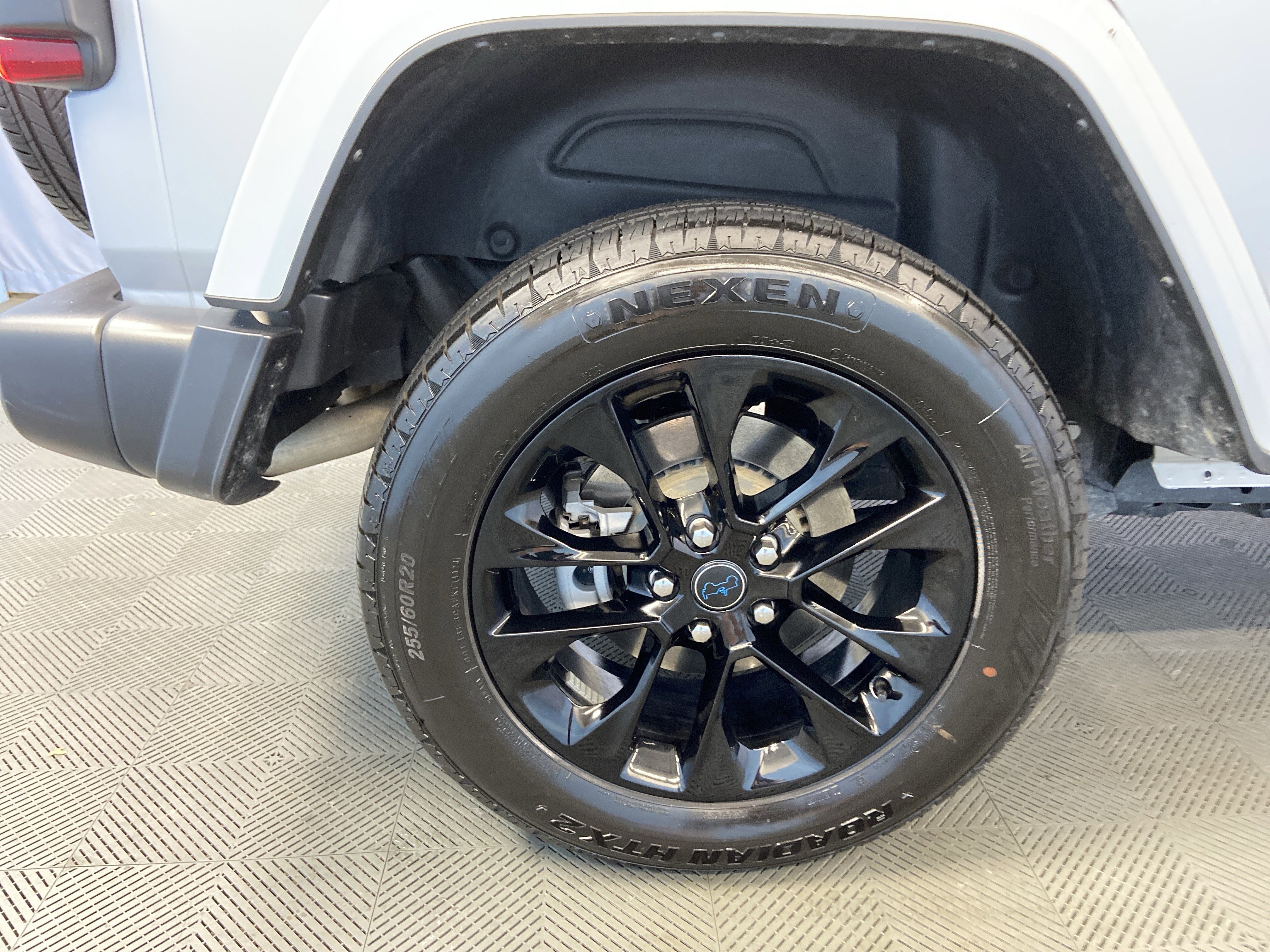 Used 2024 Jeep Wrangler Sahara image 37