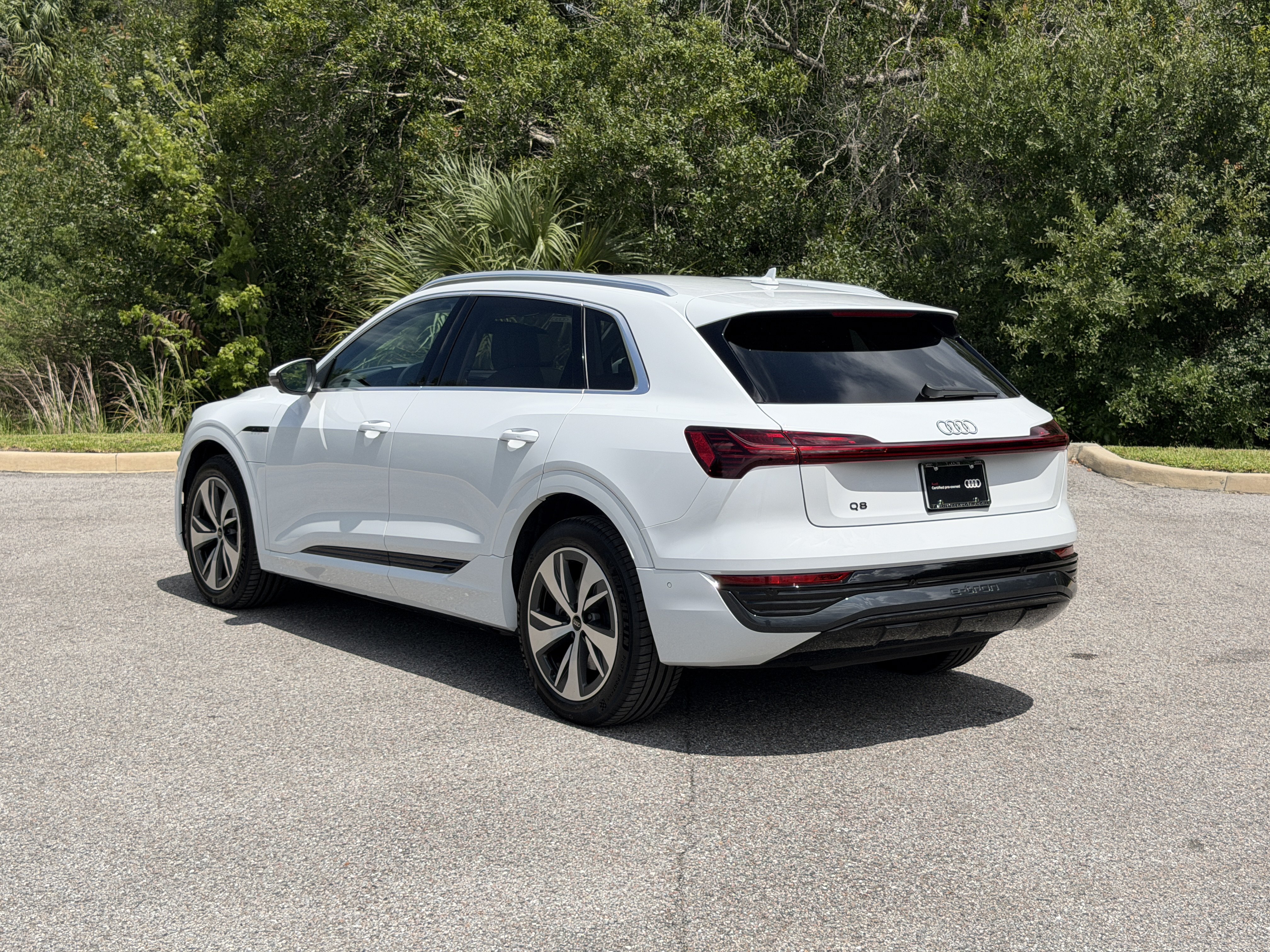Certified 2024 Audi Q8 e-tron Premium Plus w/ Premium Plus Package AWD/4WD image 6