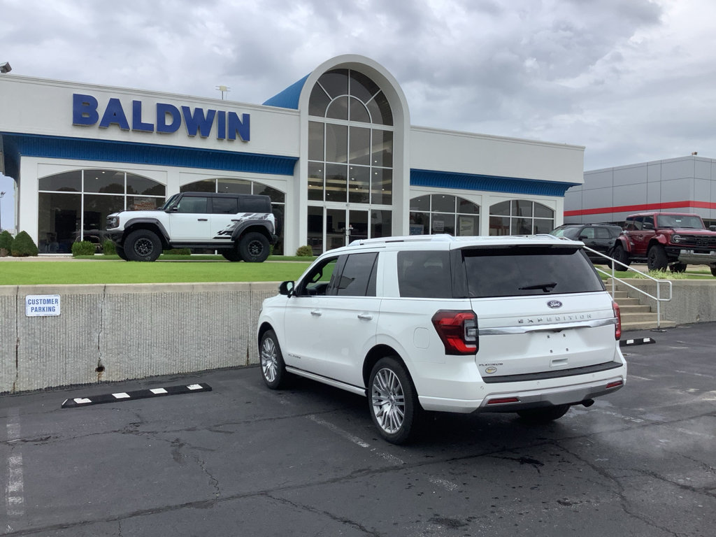 Used 2023 Ford Expedition Platinum AWD/4WD image 5