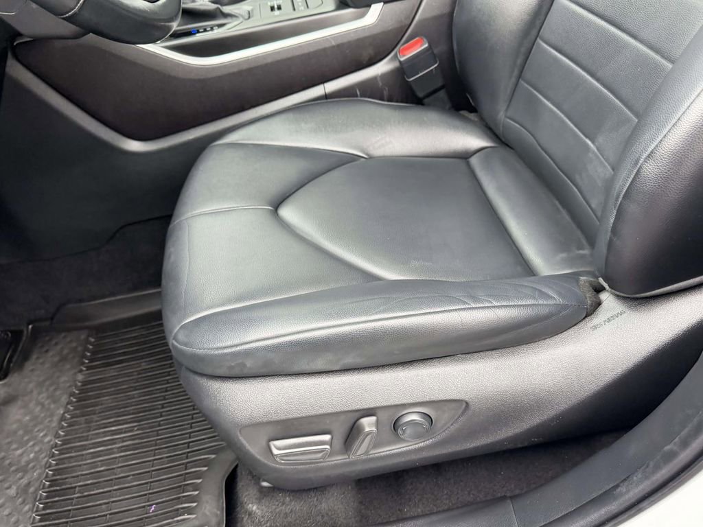 Used 2022 Toyota Highlander XLE image 17