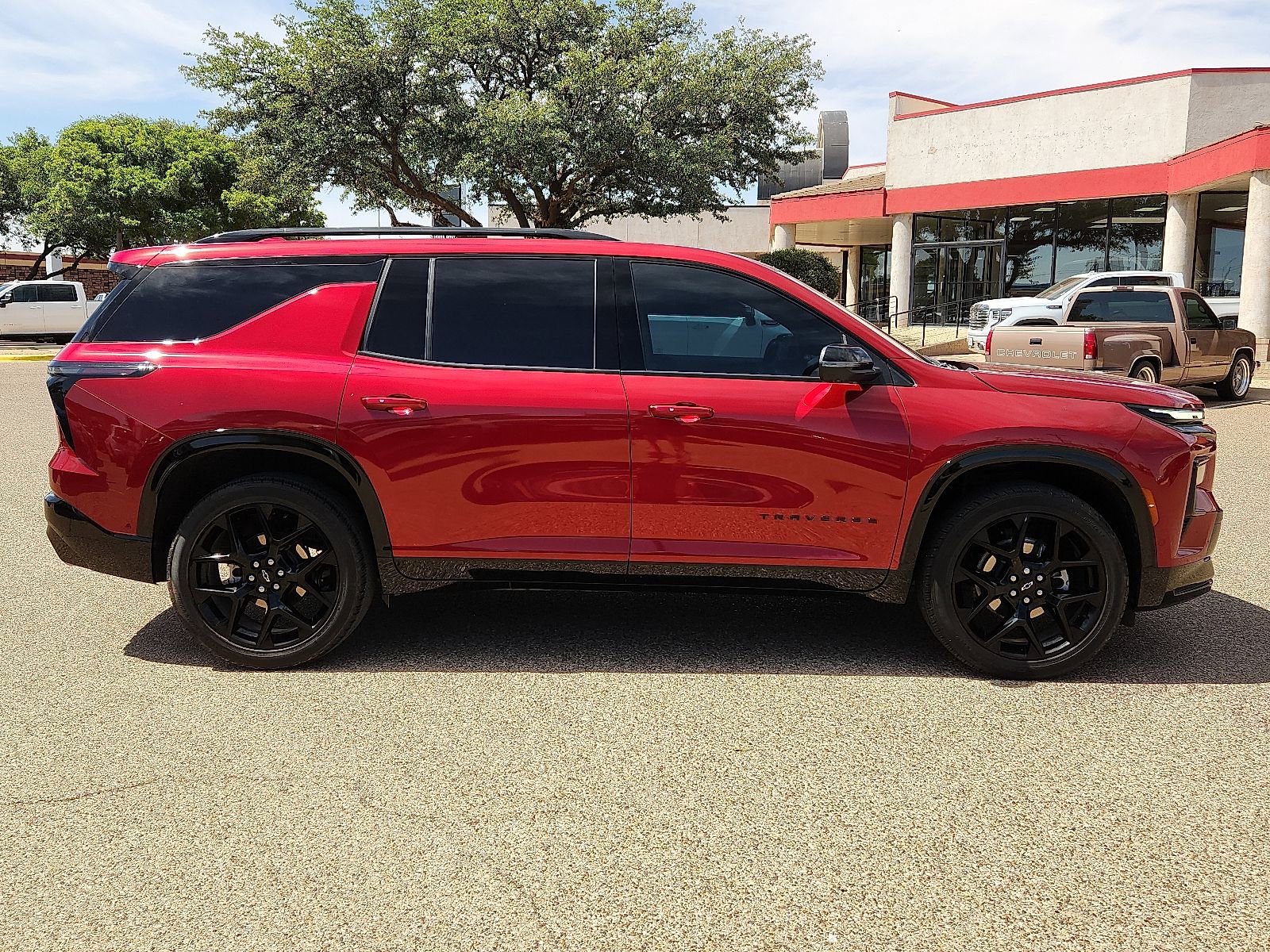Used 2024 Chevrolet Traverse RS FWD image 5