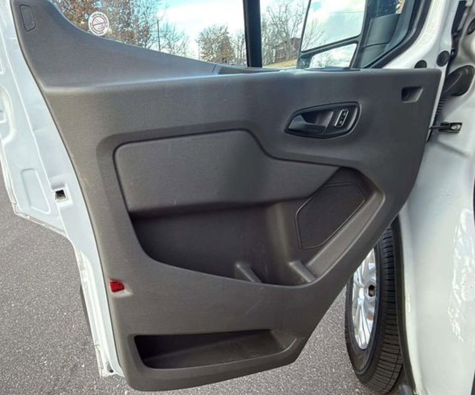 Used 2023 Ford Transit 350 XLT image 18