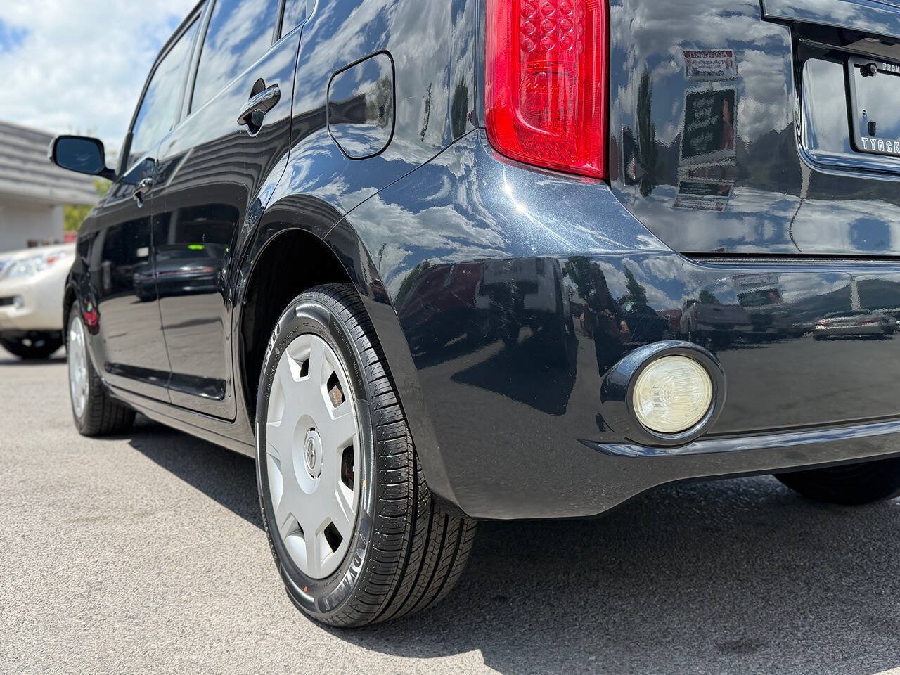 Used 2009 Scion xB FWD image 16