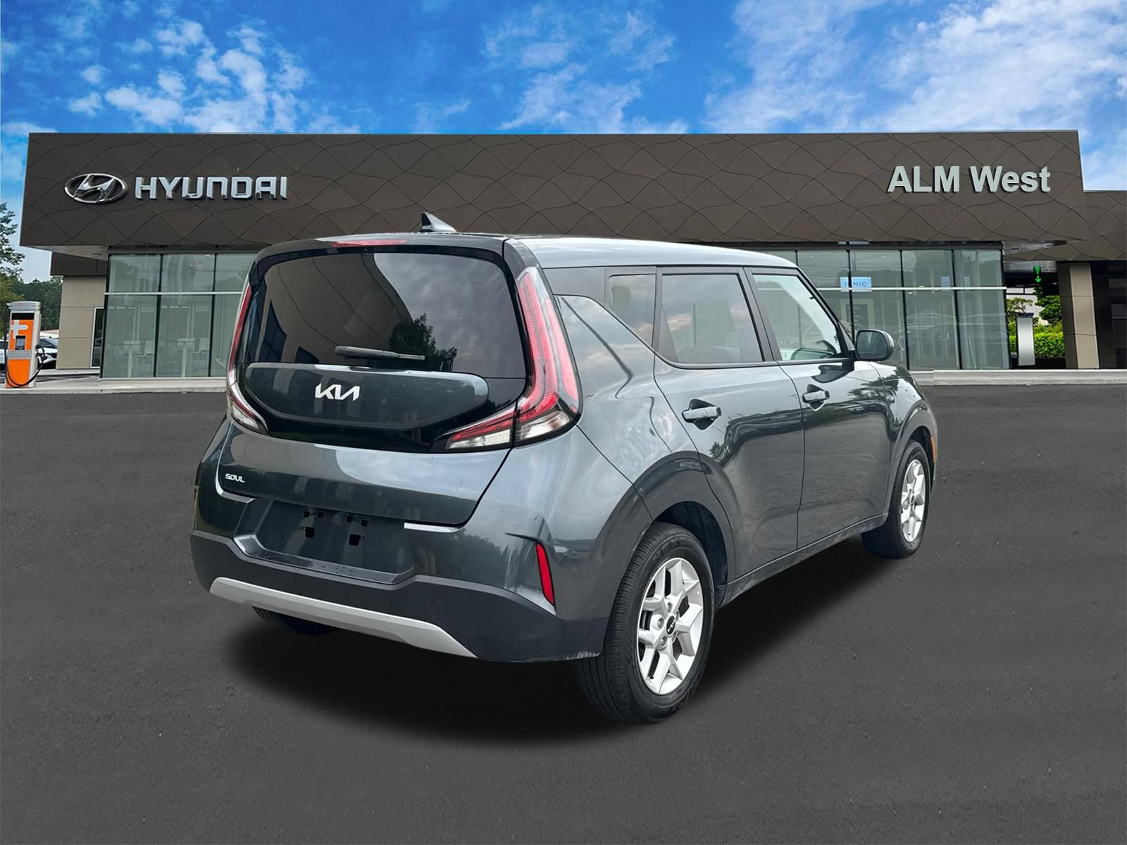 Used 2025 Kia Soul LX w/ LX Technology Package FWD image 5