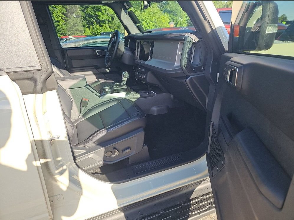 Used 2025 Ford Bronco Outer Banks AWD/4WD image 22