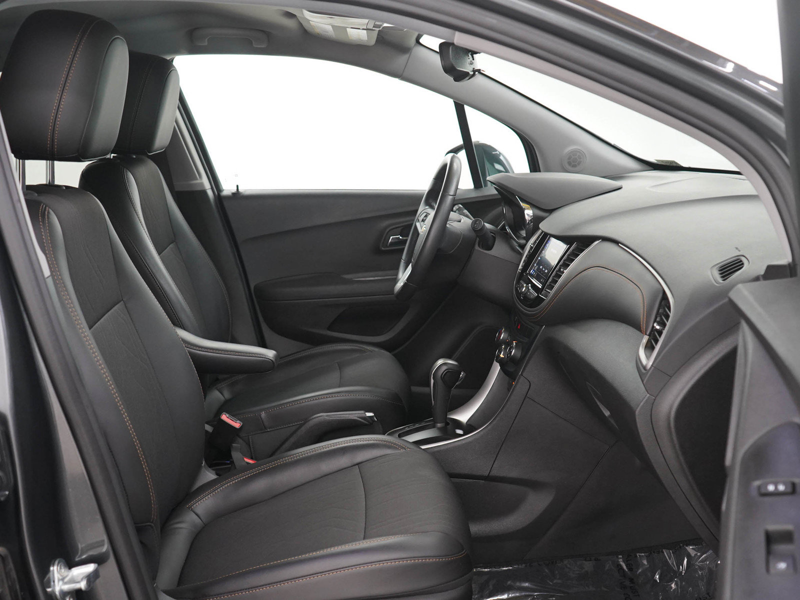 Used 2020 Chevrolet Trax LT w/ LT Convenience Package AWD/4WD image 11