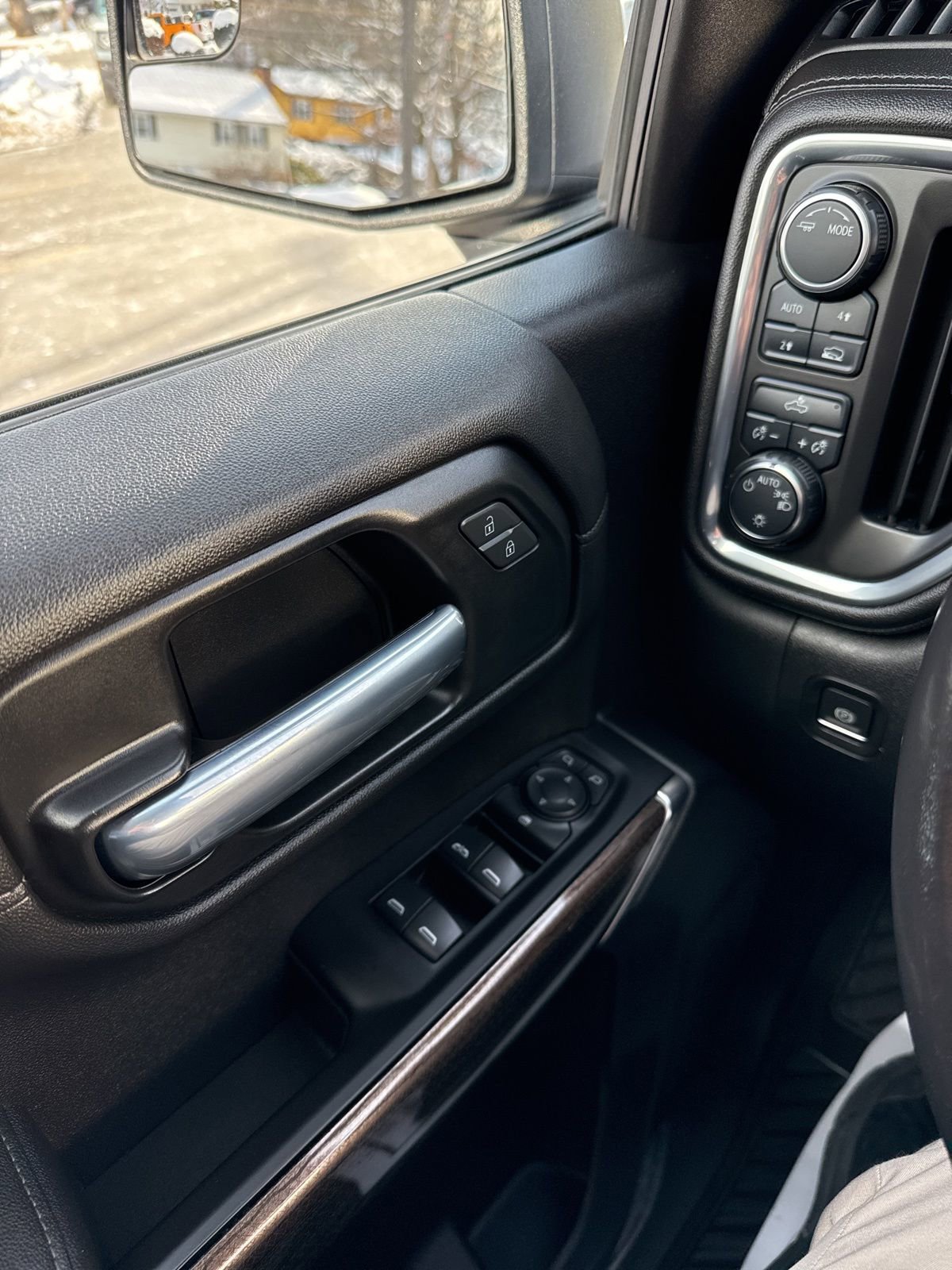 Used 2020 Chevrolet Silverado 1500 LT w/ Convenience Package image 18