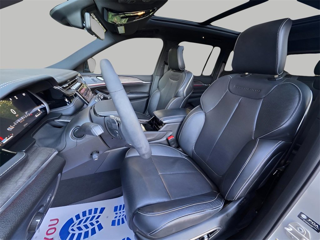 Used 2024 Jeep Grand Cherokee Overland w/ Luxury Tech Group IV image 24