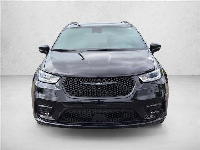 Used 2025 Chrysler Pacifica Limited FWD image 6